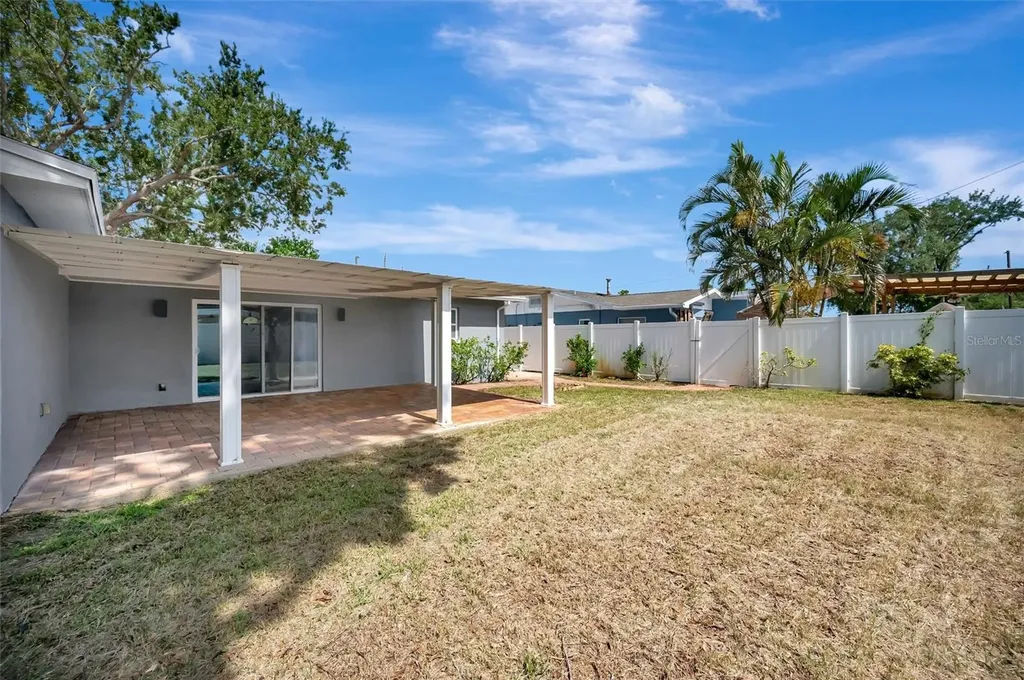 7454 Locust Street NE St Petersburg FL 33702