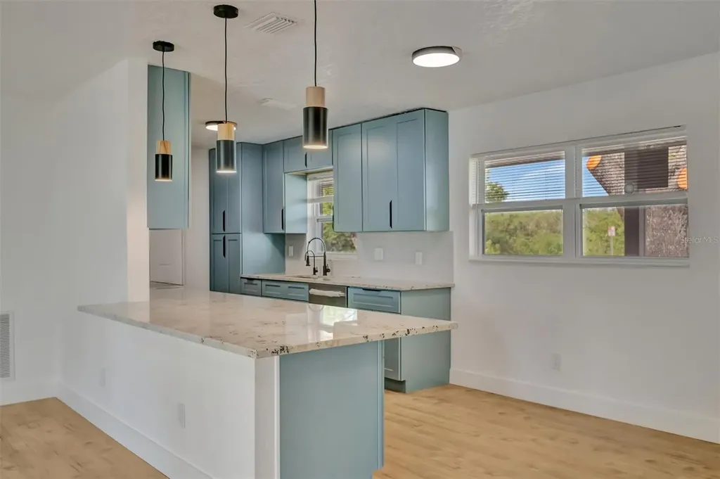 7454 Locust Street NE St Petersburg FL 33702