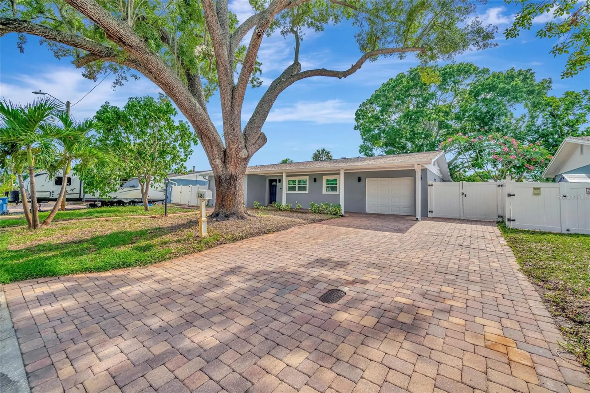 7454 Locust Street NE St Petersburg FL 33702