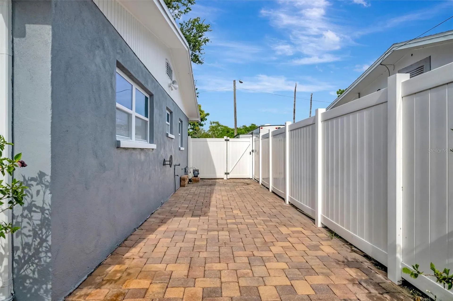 7454 Locust Street NE St Petersburg FL 33702