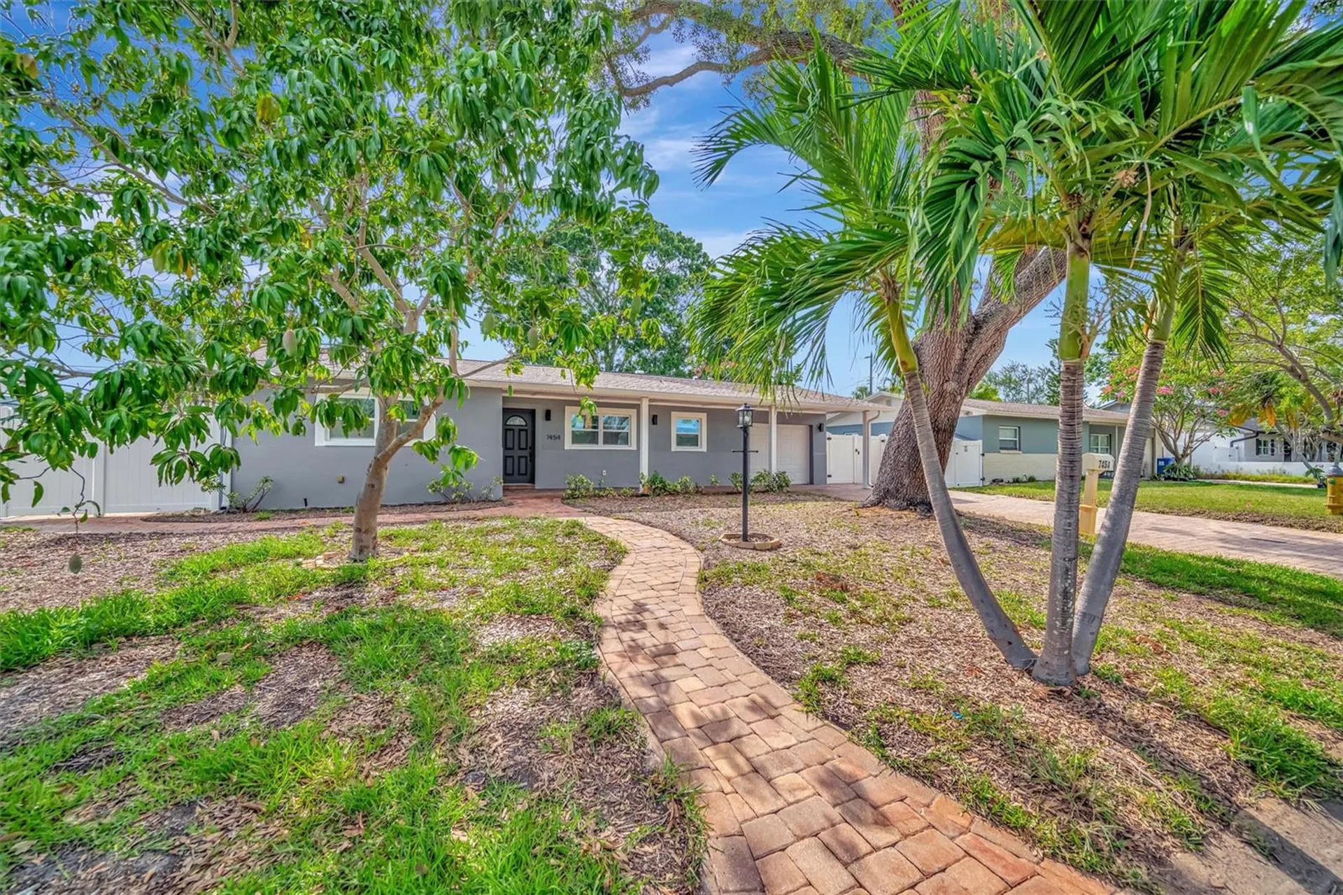 7454 Locust Street NE St Petersburg FL 33702