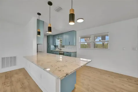 7454 Locust Street NE St Petersburg FL 33702