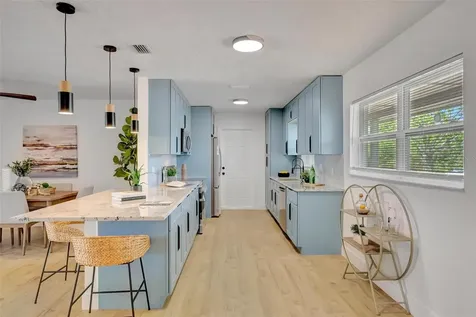 7454 Locust Street NE St Petersburg FL 33702