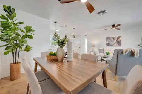 7454 Locust Street NE St Petersburg FL 33702