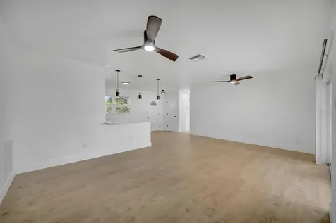 7454 Locust Street NE St Petersburg FL 33702