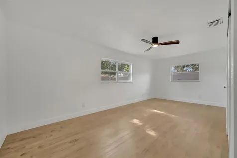 7454 Locust Street NE St Petersburg FL 33702