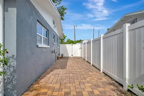7454 Locust Street NE St Petersburg FL 33702