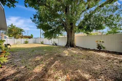 7454 Locust Street NE St Petersburg FL 33702