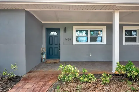 7454 Locust Street NE St Petersburg FL 33702