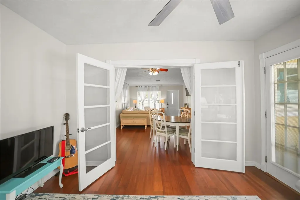 1121 Sunnydale Drive Clearwater FL 33755