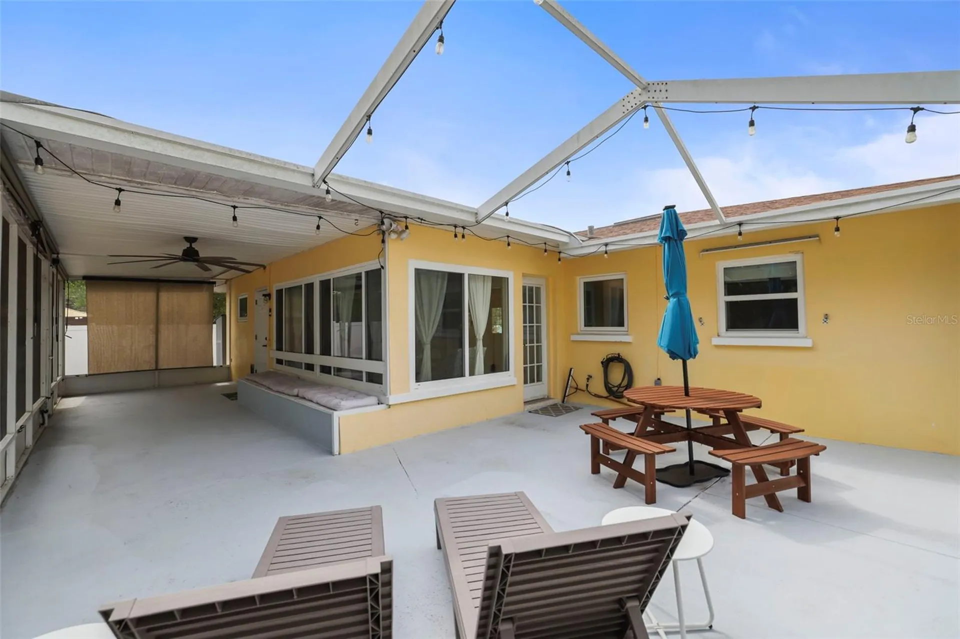 1121 Sunnydale Drive Clearwater FL 33755