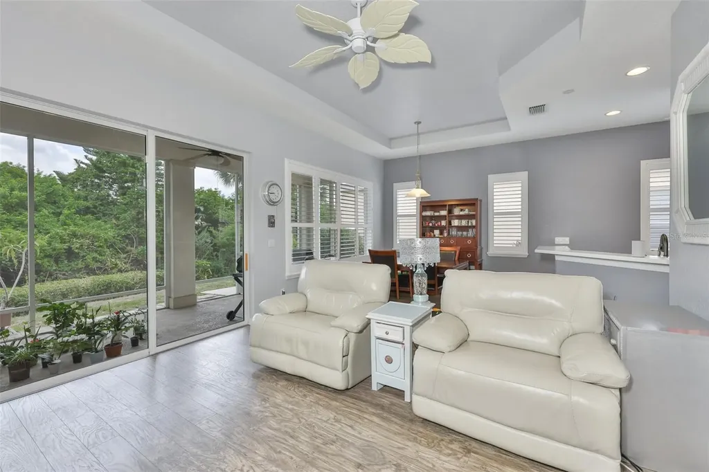 1050 Regal Manor Way Sun City Center FL 33573