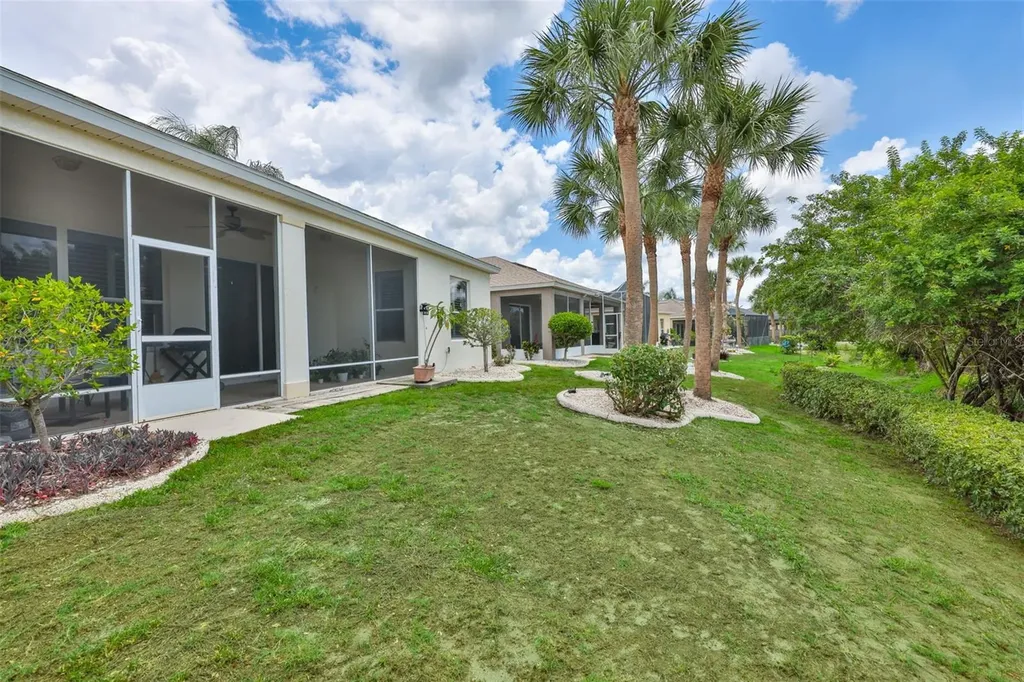1050 Regal Manor Way Sun City Center FL 33573