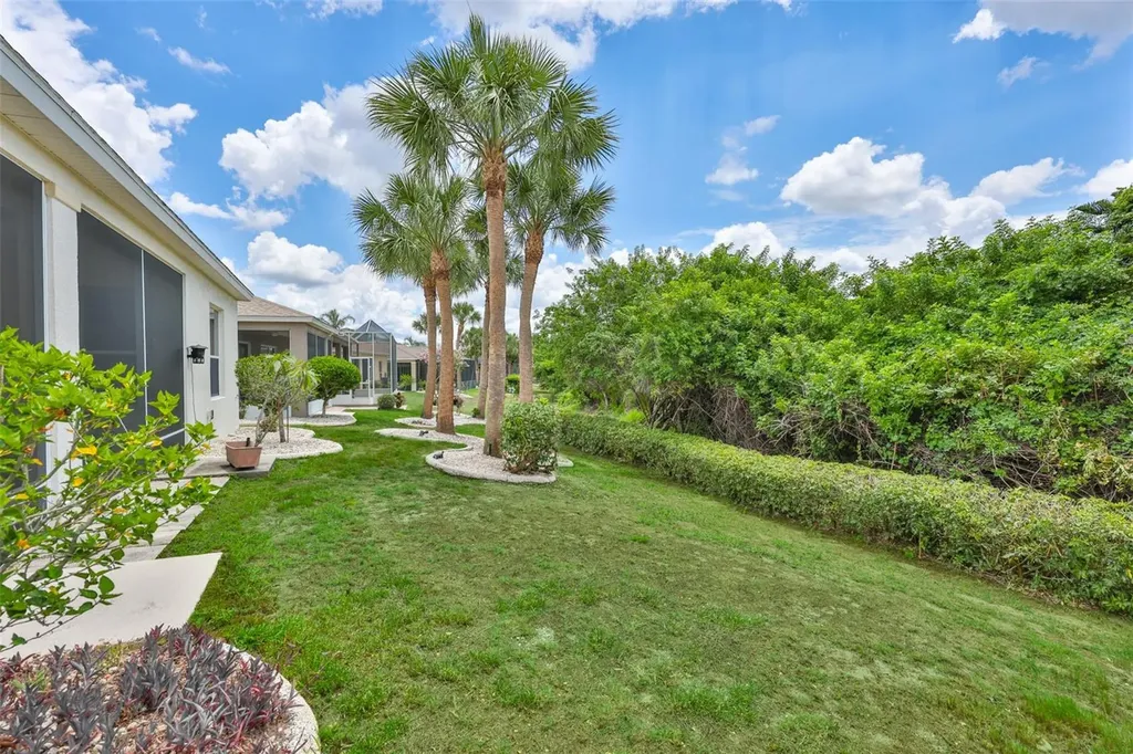 1050 Regal Manor Way Sun City Center FL 33573