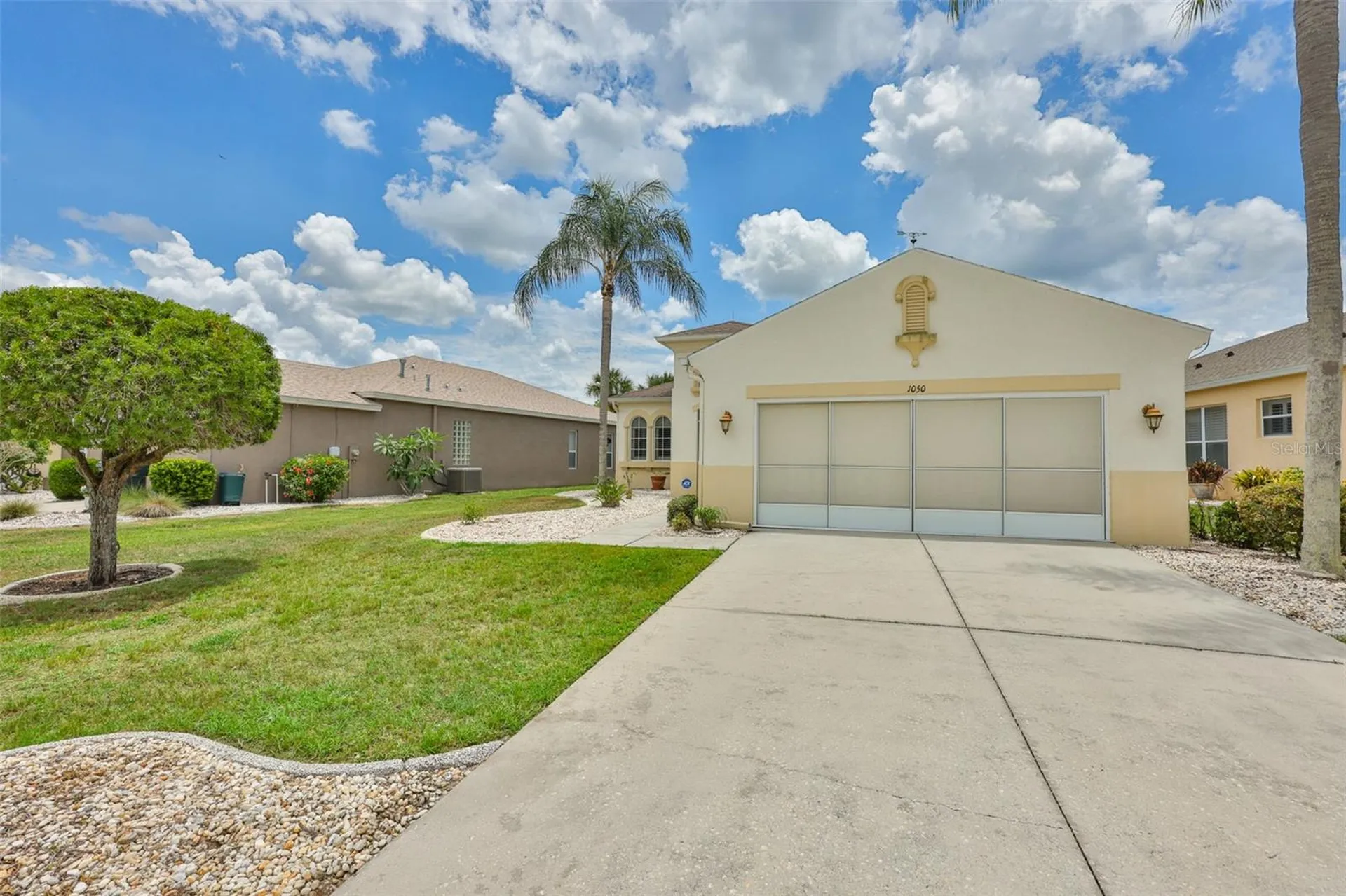 1050 Regal Manor Way Sun City Center FL 33573