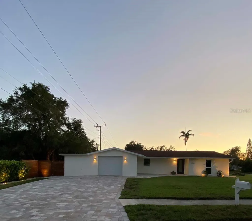2920 Gulf Gate Drive Sarasota FL 34231