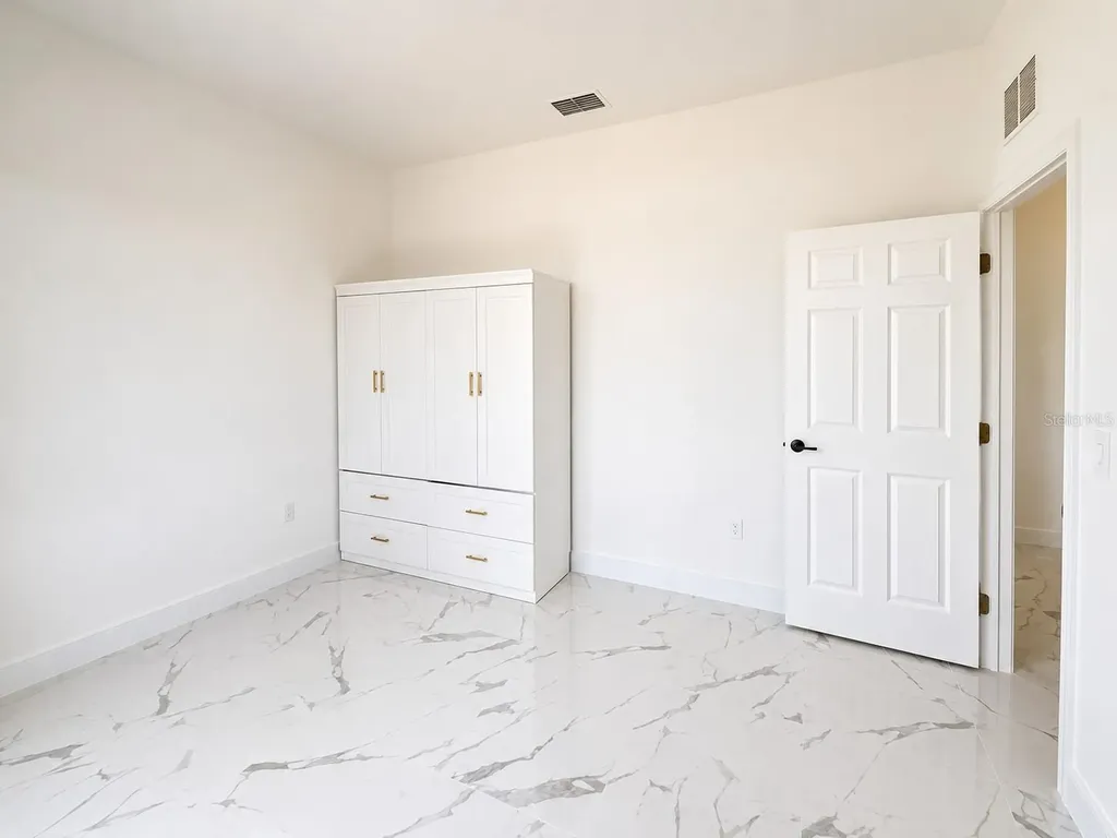1107 NW 9th Avenue Cape Coral FL 33993