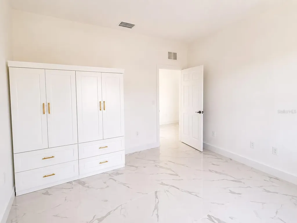 1107 NW 9th Avenue Cape Coral FL 33993