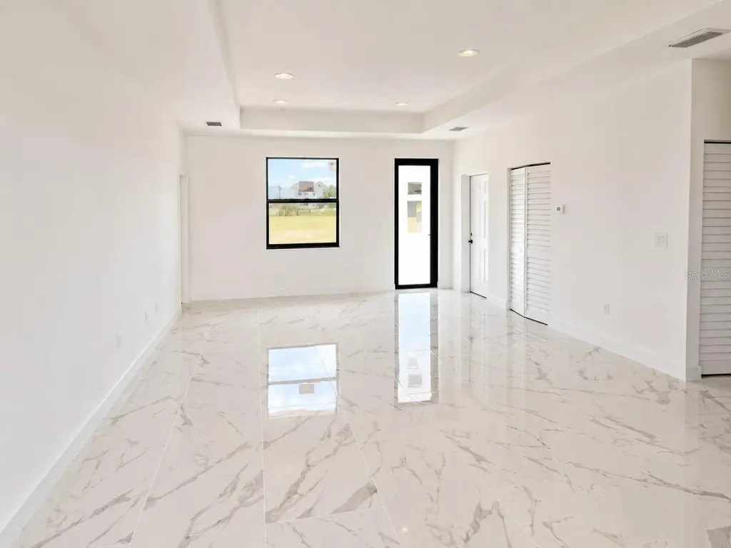 1107 NW 9th Avenue Cape Coral FL 33993
