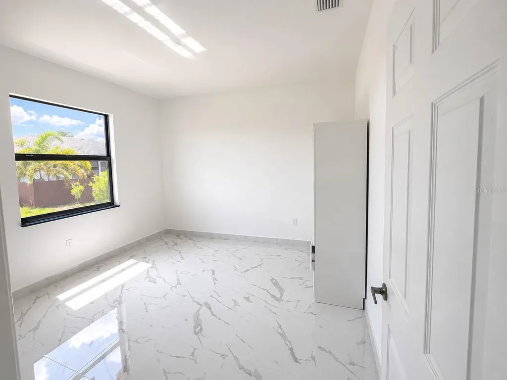 1107 NW 9th Avenue Cape Coral FL 33993