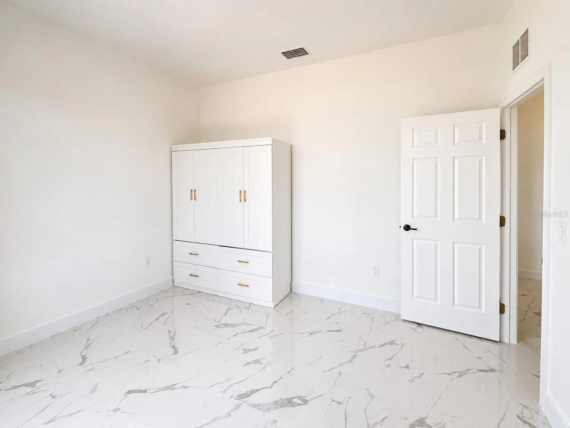 1107 NW 9th Avenue Cape Coral FL 33993