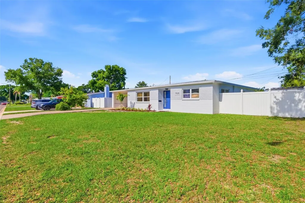 7528 17th Way N St Petersburg FL 33702