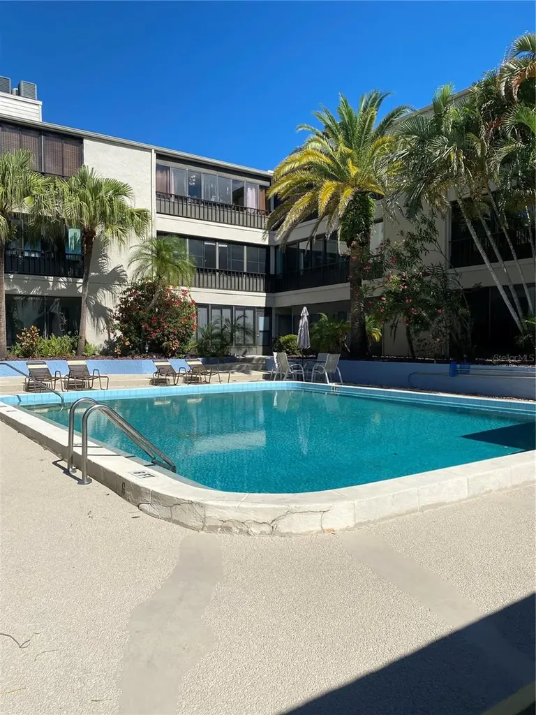 215 Valencia Boulevard Belleair Bluffs FL 33770
