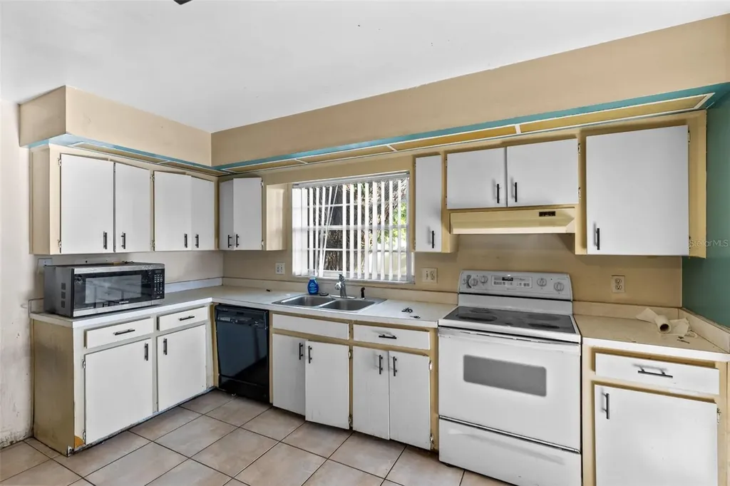 553 Mellowood Avenue Orlando FL 32825