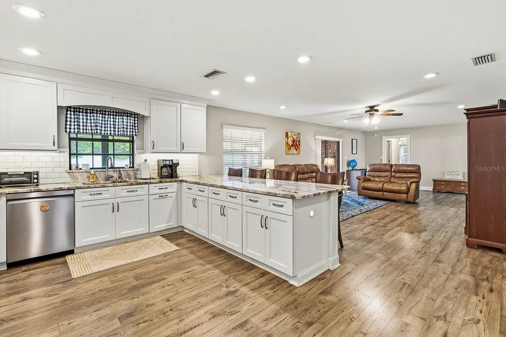 2018 High Glen Court N. Lakeland FL 33813