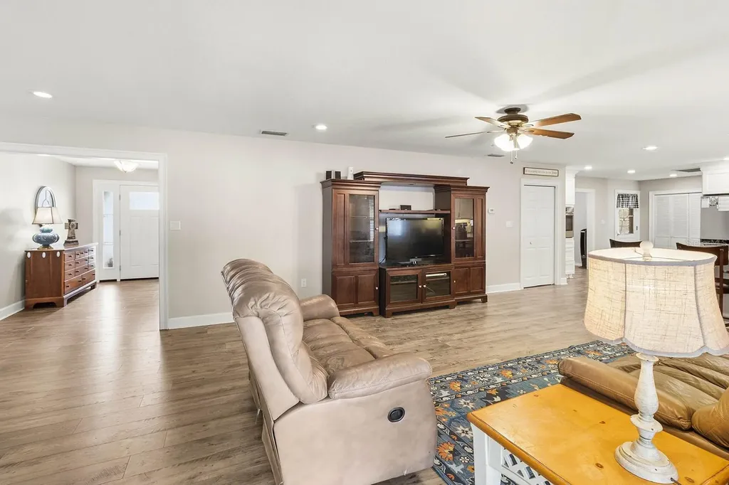2018 High Glen Court N. Lakeland FL 33813