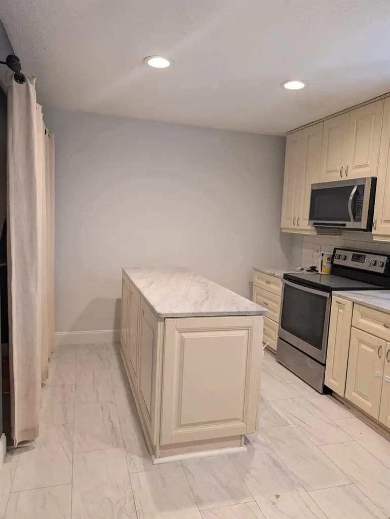 4107 Hudson Way Tampa FL 33618