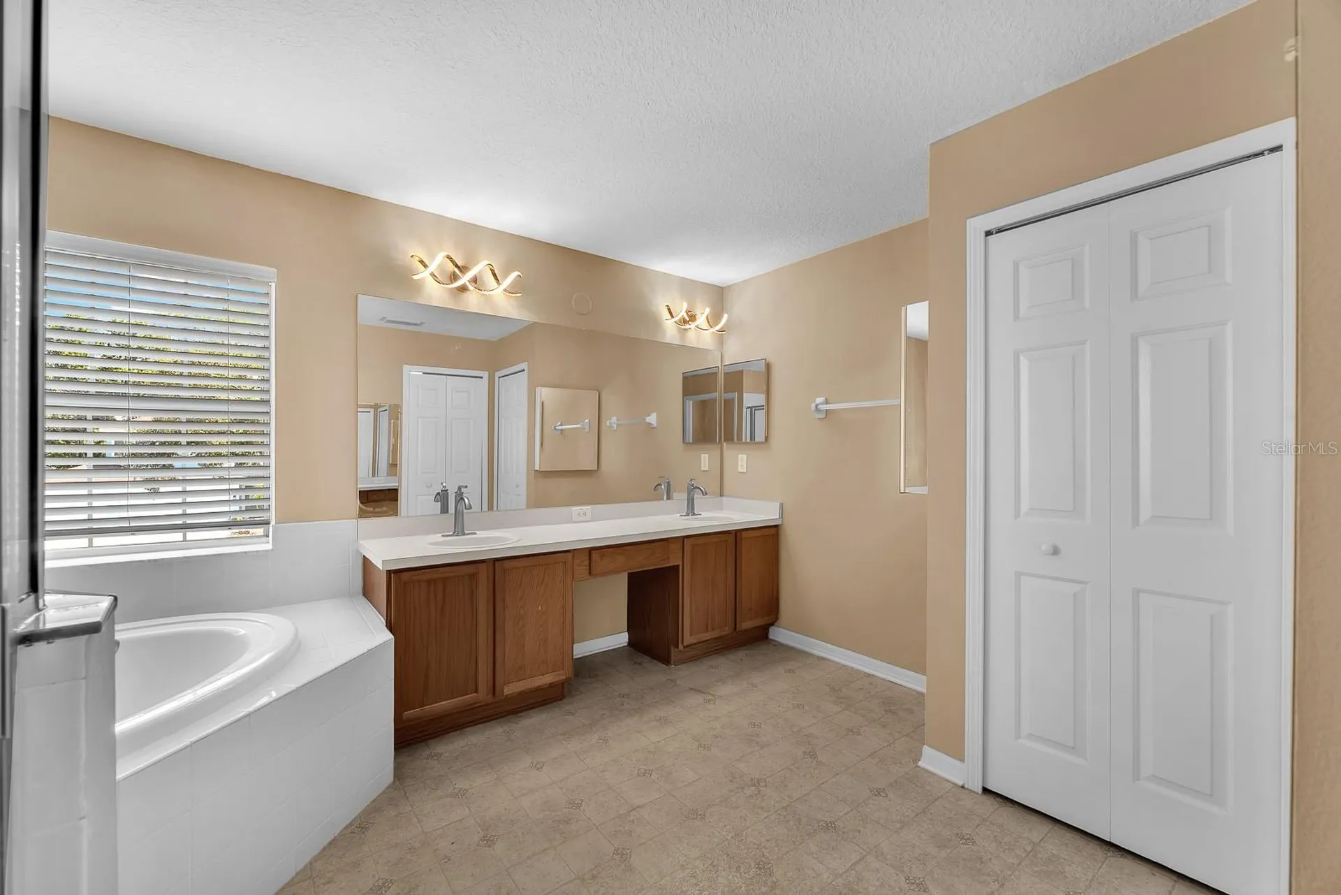 10904 Summerton Drive Riverview FL 33579