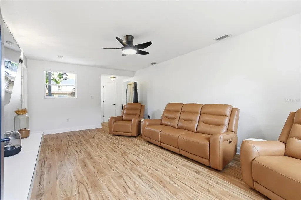 2710 16th Avenue N St Petersburg FL 33713