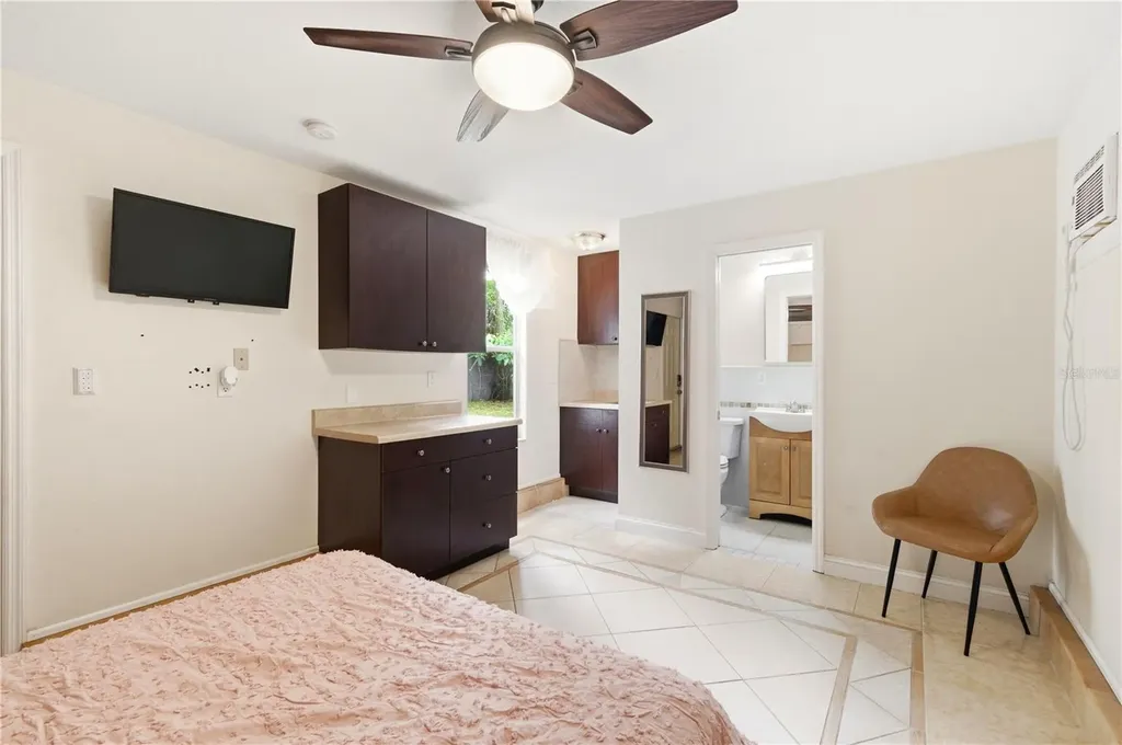 2710 16th Avenue N St Petersburg FL 33713