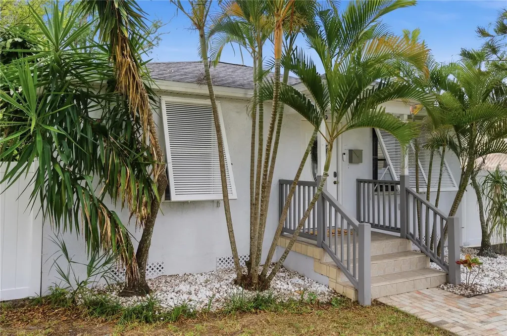 2710 16th Avenue N St Petersburg FL 33713