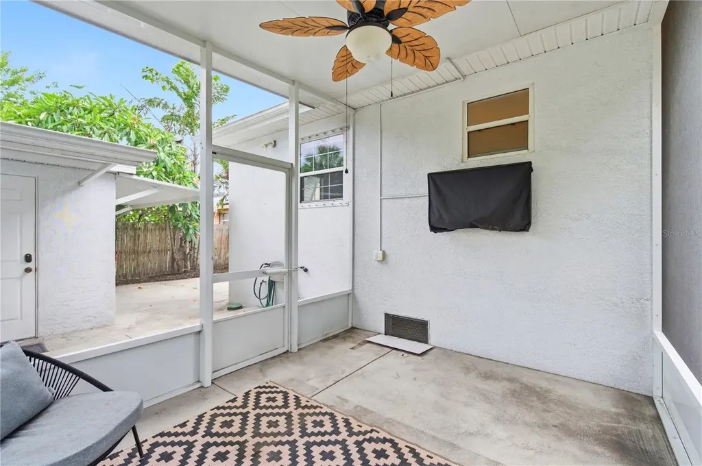 2710 16th Avenue N St Petersburg FL 33713