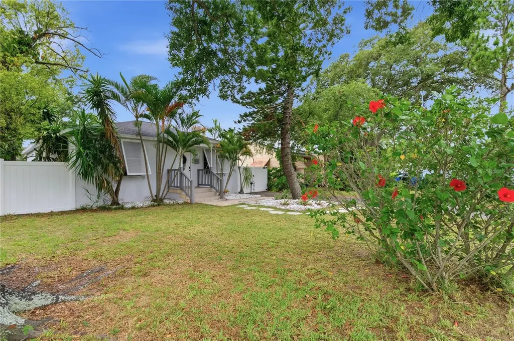 2710 16th Avenue N St Petersburg FL 33713