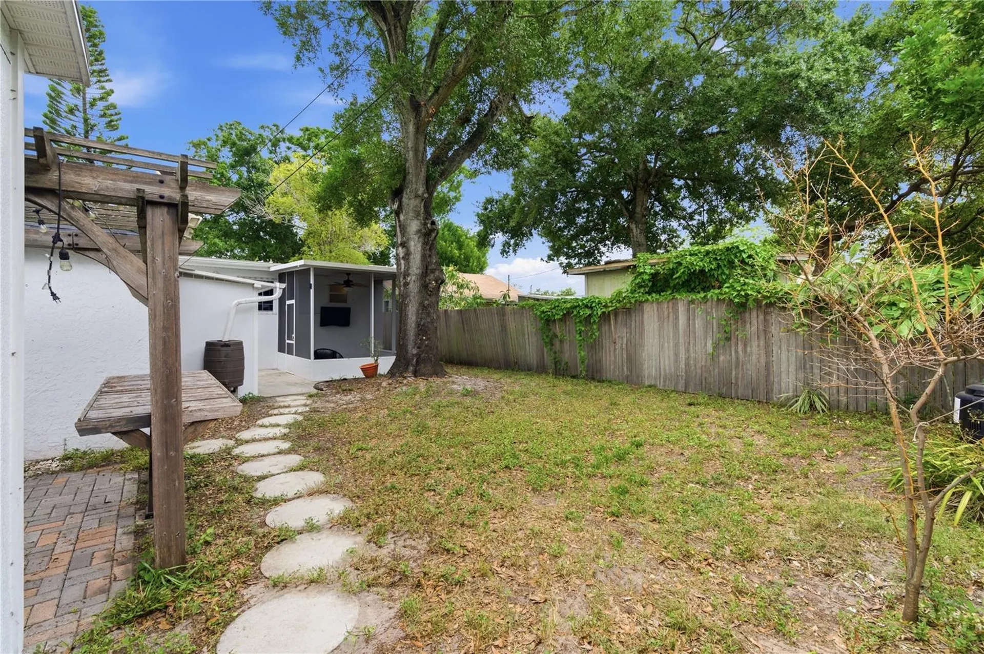 2710 16th Avenue N St Petersburg FL 33713
