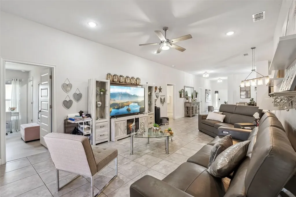 1106 Citrus Landings Boulevard Davenport FL 33837