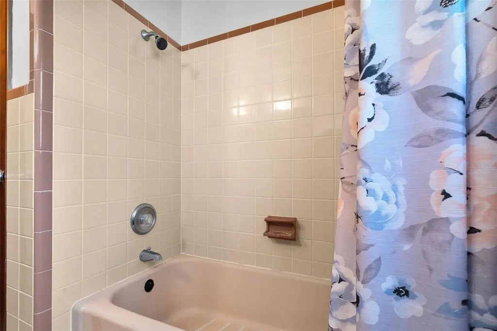 6608 24th Avenue E Bradenton FL 34208