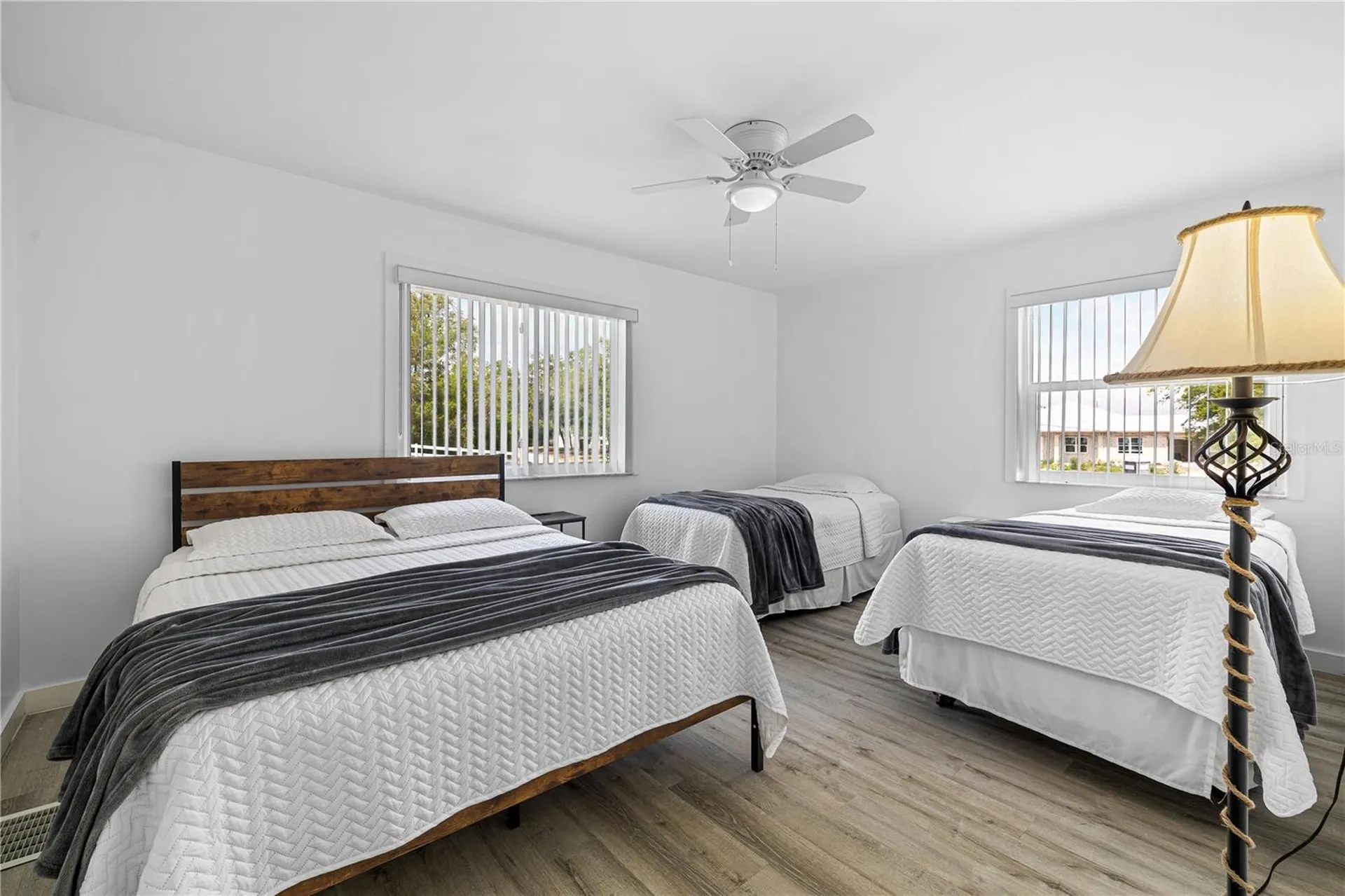 2409 Lake Tiny Road Deltona FL 32738