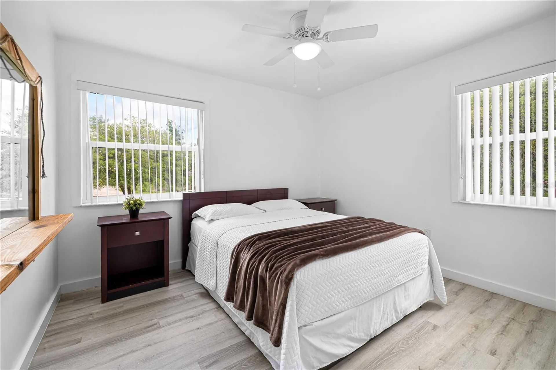 2409 Lake Tiny Road Deltona FL 32738