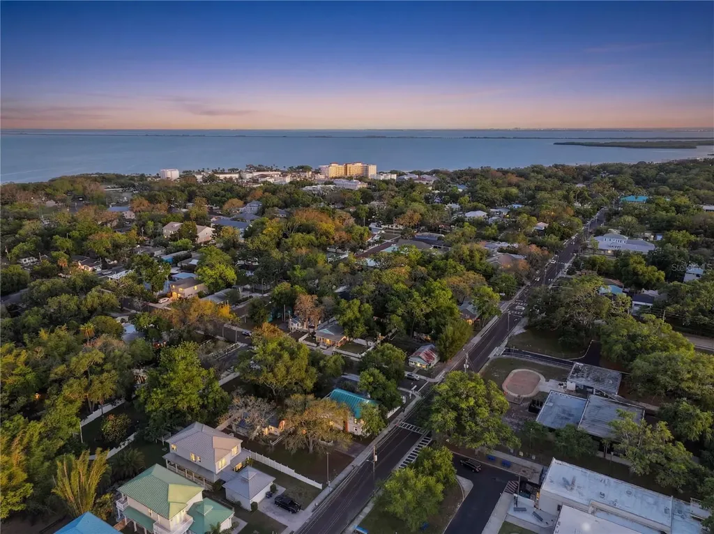 526 5th Avenue N Safety Harbor FL 34695