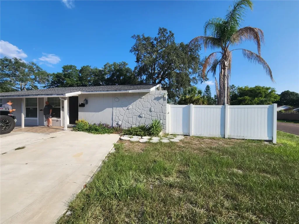 8518 Woodlake Drive Tampa FL 33615