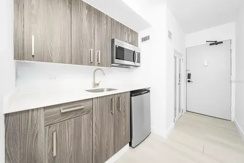 6165 Av. Isla Verde Carolina PR 00979