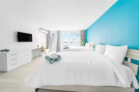 6165 Av. Isla Verde Carolina PR 00979