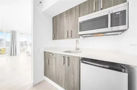 6165 Av. Isla Verde Carolina PR 00979