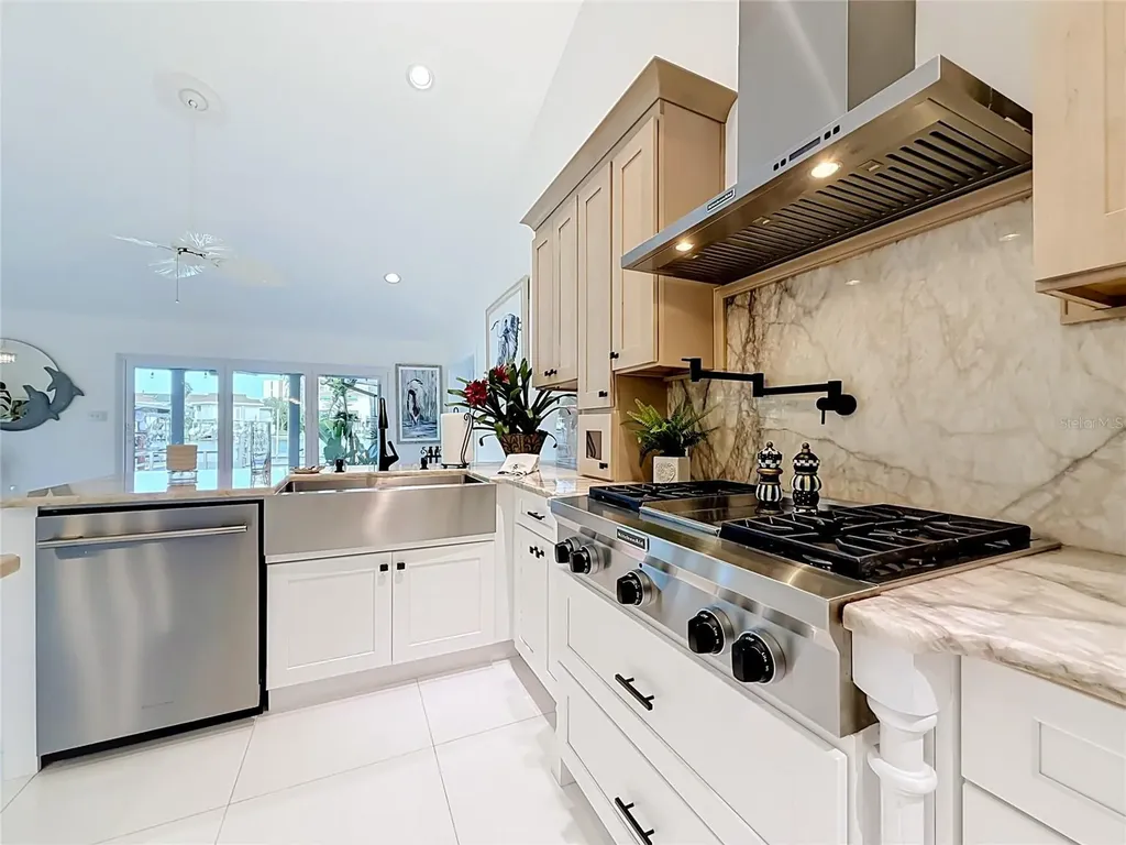 324 Leeward Island Clearwater Beach FL 33767