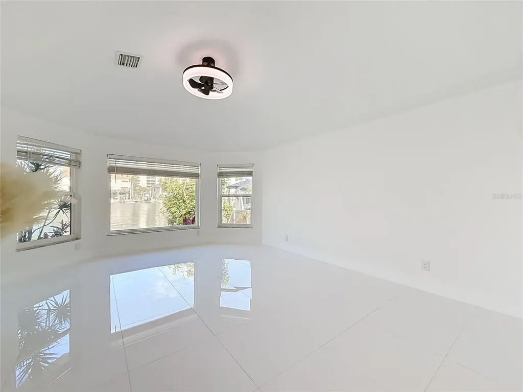 324 Leeward Island Clearwater Beach FL 33767