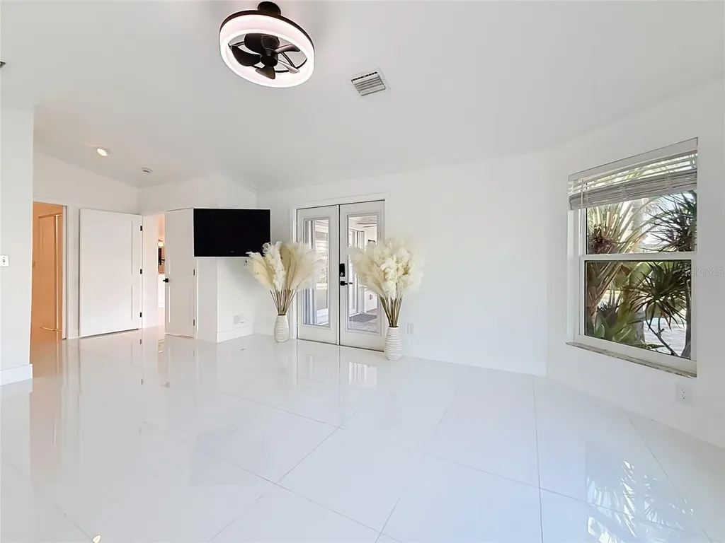 324 Leeward Island Clearwater Beach FL 33767